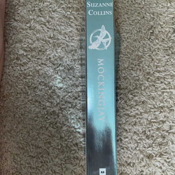 MOCKINGJAY, Paperback Book - Picture 2 of 3